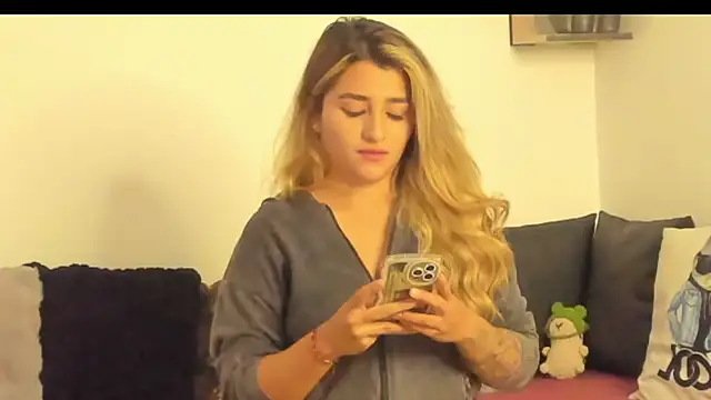 Felicity Hops online show from February 10, 6:12 pm