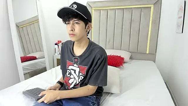 julian xx online show from January 6, 7:28 pm