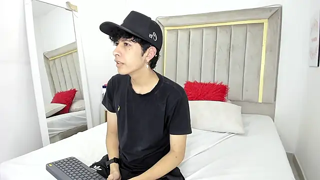 julian xx online show from January 7, 7:05 pm