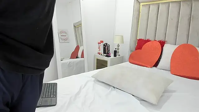 julian xx online show from February 11, 6:46 pm