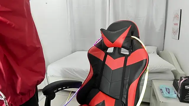 julian xx online show from March 13, 7:20 pm