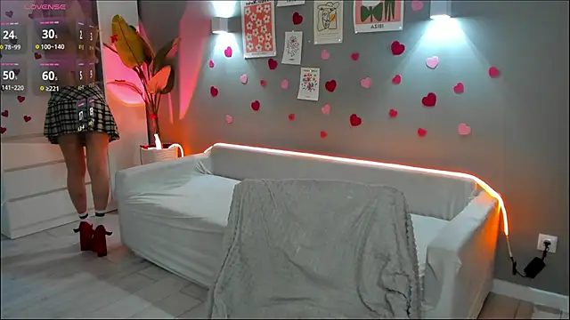 Luna Beverly online show from February 11, 8:58 pm