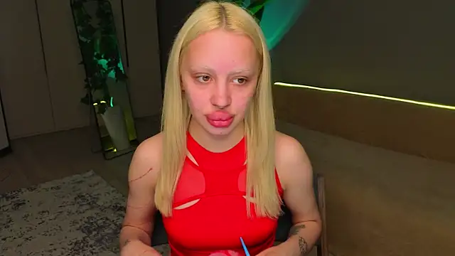 Luna Beverly online show from May 21, 8:38 pm