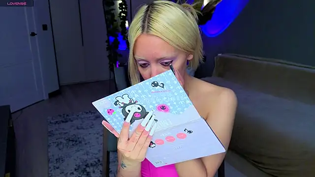 Luna Beverly online show from June 14, 2:30 pm