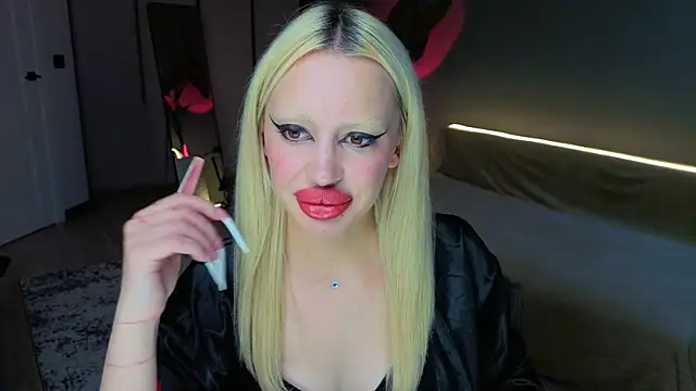 Luna Beverly online show from July 2, 8:37 pm