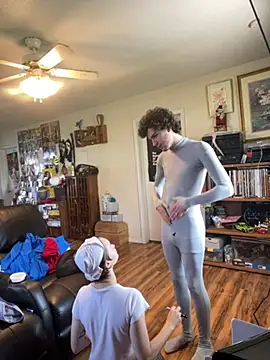 SugarNCinnamon online show from April 4, 6:16 pm