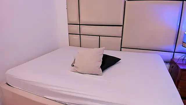 alejandra loppez online show from February 23, 7:33 pm