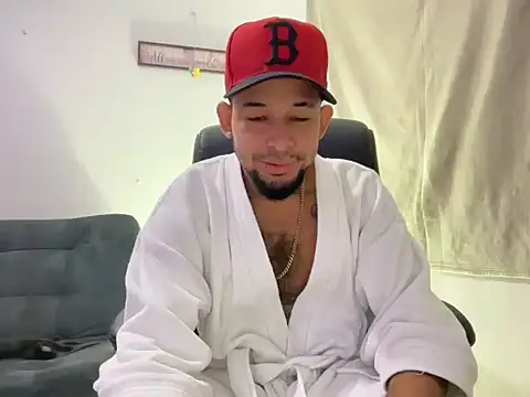 Snapshot of enyel_100 chatting on February 12, 10:54 am enyel 100 online show from February 12, 10:54 am