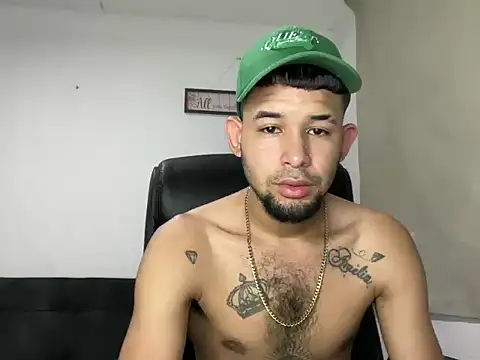 Snapshot of enyel_100 chatting on March 2, 6:48 pm enyel 100 online show from March 2, 6:48 pm