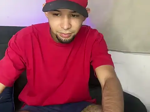 Snapshot of enyel_100 chatting on March 17, 1:10 am enyel 100 online show from March 17, 1:10 am