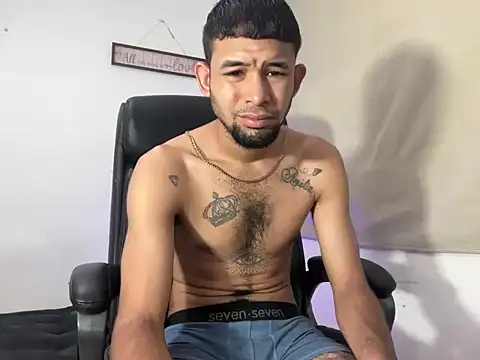 Snapshot of enyel_100 chatting on March 27, 5:56 pm enyel 100 online show from March 27, 5:56 pm