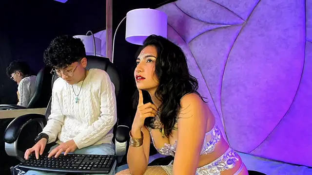 Snapshot of velvet_mystic chatting on April 16, 3:40 am velvet mystic online show from April 16, 3:40 am