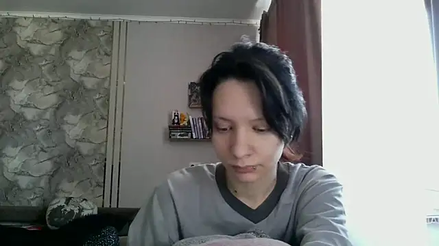 Snapshot of LxayBloom chatting on February 13, 8:32 am LxayBloom online show from February 13, 8:32 am