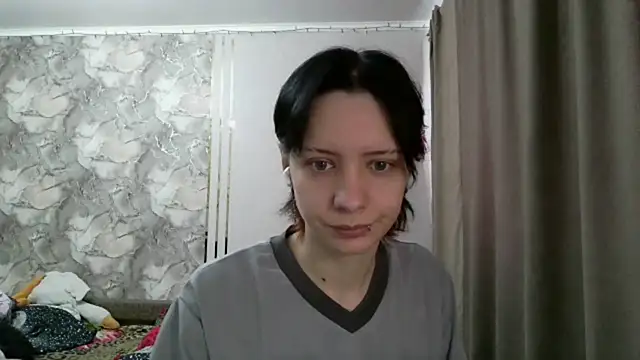 Snapshot of LxayBloom chatting on February 14, 8:33 am LxayBloom online show from February 14, 8:33 am