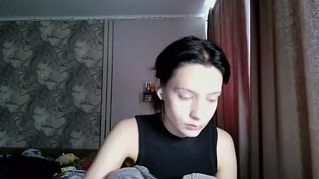 Snapshot of LxayBloom chatting on February 16, 9:16 am LxayBloom online show from February 16, 9:16 am