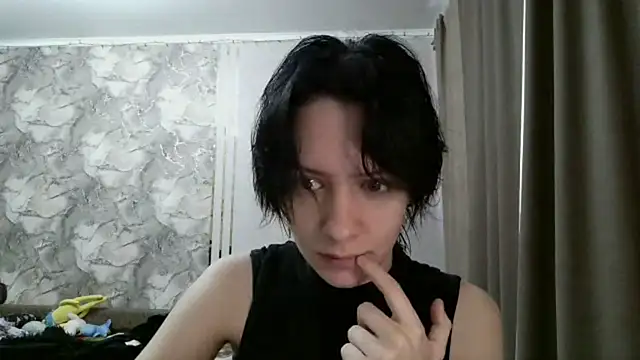 Snapshot of LxayBloom chatting on February 17, 9:17 am LxayBloom online show from February 17, 9:17 am