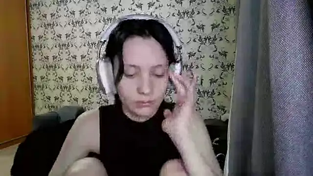 Snapshot of LxayBloom chatting on March 4, 11:38 am LxayBloom online show from March 4, 11:38 am