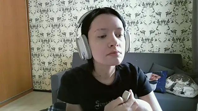 Snapshot of LxayBloom chatting on March 5, 7:26 am LxayBloom online show from March 5, 7:26 am