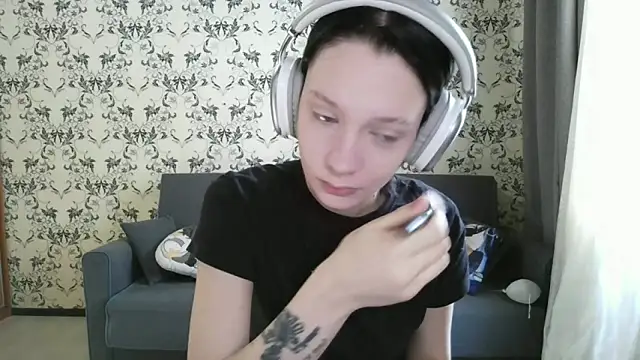 Snapshot of LxayBloom chatting on March 6, 7:27 am LxayBloom online show from March 6, 7:27 am