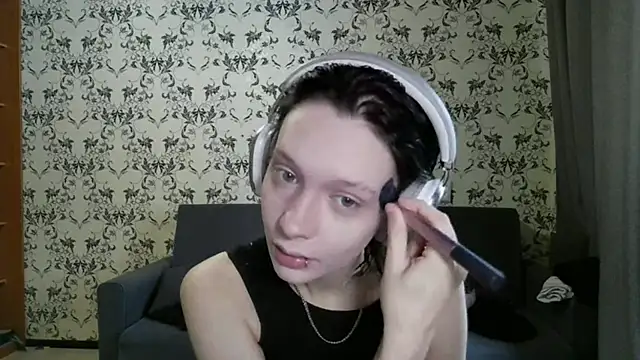 Snapshot of LxayBloom chatting on March 8, 7:12 am LxayBloom online show from March 8, 7:12 am