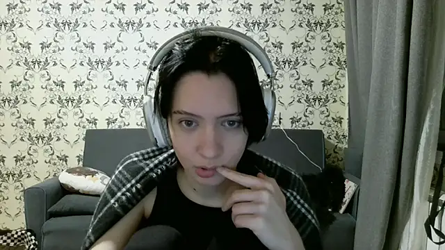 Snapshot of LxayBloom chatting on March 9, 2:54 pm LxayBloom online show from March 9, 2:54 pm