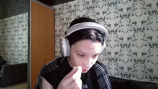 Snapshot of LxayBloom chatting on March 11, 6:30 am LxayBloom online show from March 11, 6:30 am