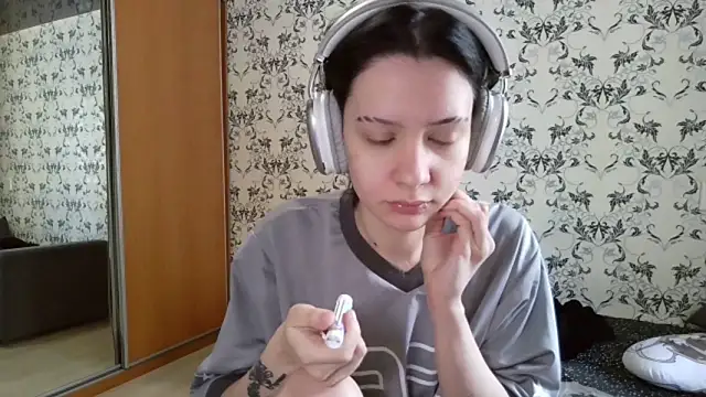 Snapshot of LxayBloom chatting on March 13, 7:26 am LxayBloom online show from March 13, 7:26 am