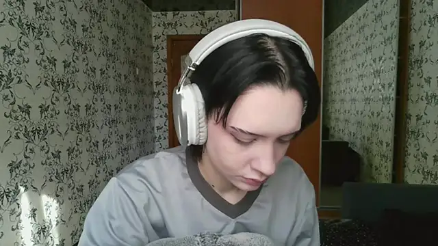 Snapshot of LxayBloom chatting on March 18, 6:27 am LxayBloom online show from March 18, 6:27 am