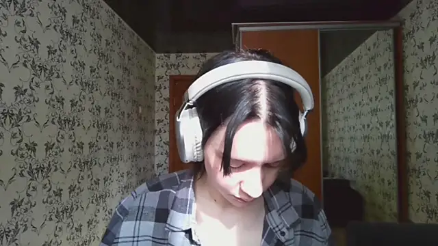 Snapshot of LxayBloom chatting on March 19, 7:23 am LxayBloom online show from March 19, 7:23 am