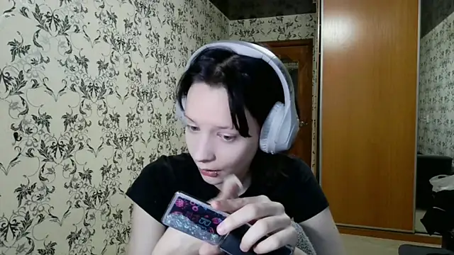 Snapshot of LxayBloom chatting on March 23, 1:48 pm LxayBloom online show from March 23, 1:48 pm