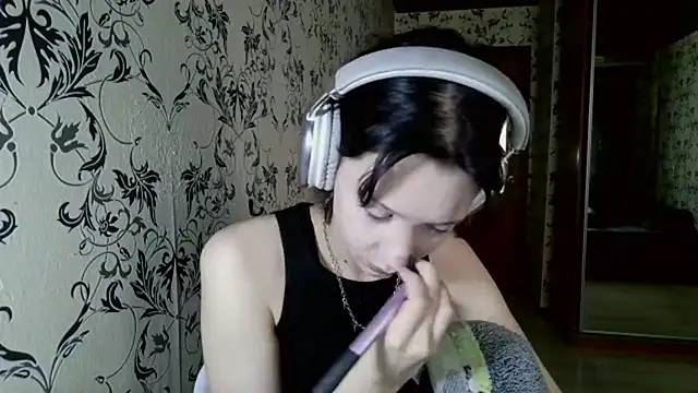 Snapshot of LxayBloom chatting on March 25, 7:03 am LxayBloom online show from March 25, 7:03 am