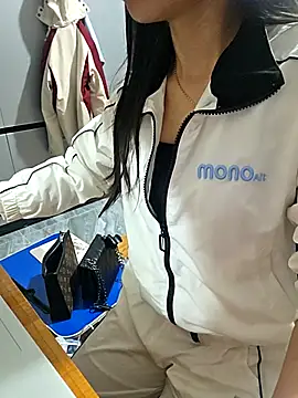 Snapshot of moon_baby99 chatting on March 18, 3:48 pm moon baby99 online show from March 18, 3:48 pm