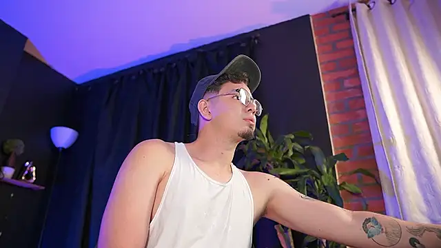 Leo Valmore online show from February 1, 12:31 am