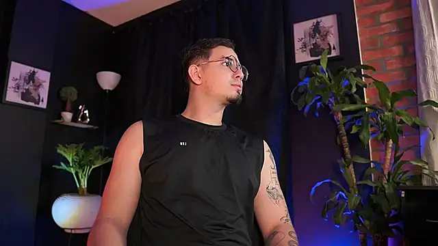 Leo Valmore online show from February 5, 12:48 am