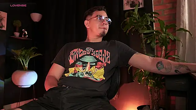 Leo Valmore online show from February 12, 12:05 am