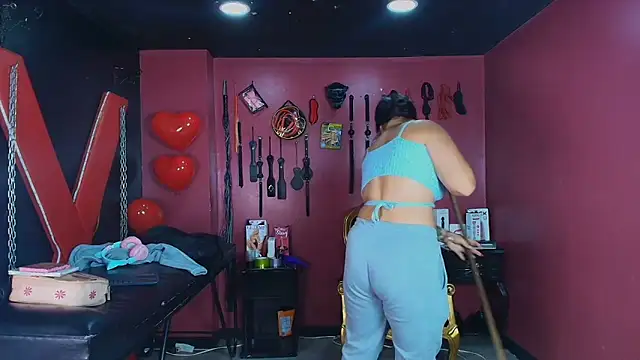 miss n submissive online show from February 6, 10:29 am