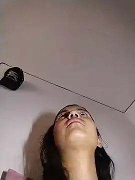 cinthia2011 online show from March 27, 9:25 pm