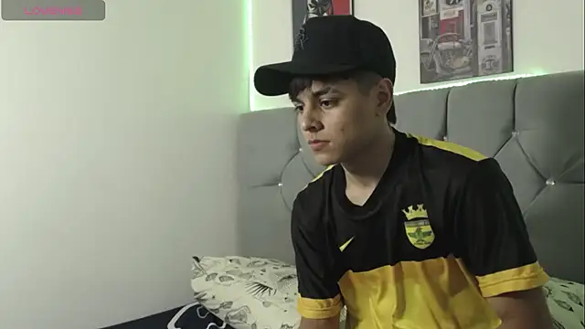 Loganjhonson19 online show from January 18, 3:21 am