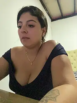 Snapshot of MiiaGreys chatting on April 7, 7:58 pm MiiaGreys online show from April 7, 7:58 pm