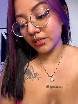 queen of you heart online show from January 8, 6:43 pm