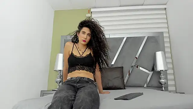 Snapshot of Atenea_sexxx chatting on July 7, 4:04 am Atenea sexxx online show from July 7, 4:04 am