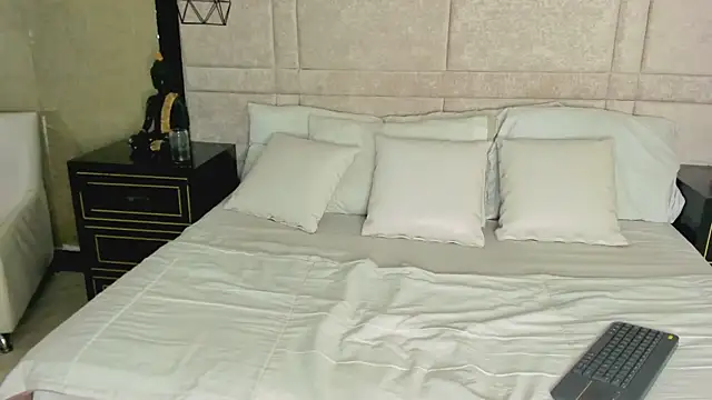 MarkOlsenn online show from February 8, 8:23 pm