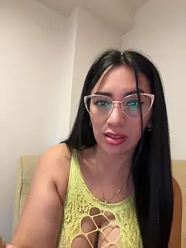 nataliia queen  online show from May 3, 2:28 am