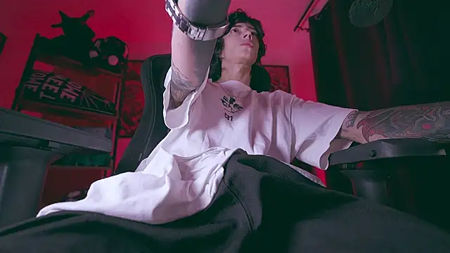 Olliver   y online show from February 27, 3:17 am