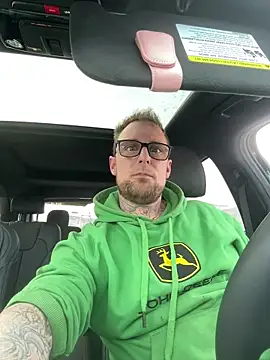 WIDBIGWHITECOCK online show from March 5, 9:44 pm