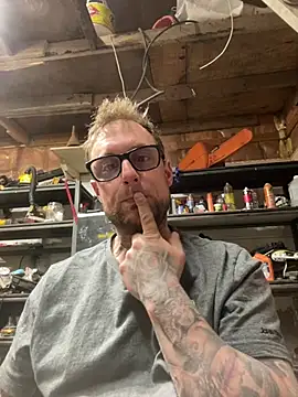 WIDBIGWHITECOCK online show from April 12, 4:28 am