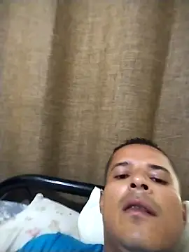 Snapshot of Gracho_25 chatting on February 6, 6:33 pm Gracho 25 online show from February 6, 6:33 pm