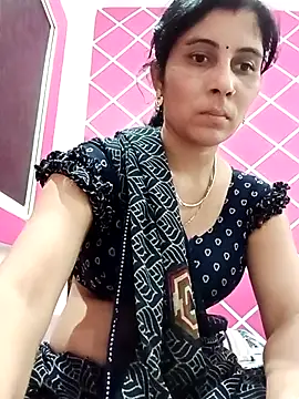 Snapshot of Hot_ree85 chatting on February 18, 9:05 am Hot ree85 online show from February 18, 9:05 am