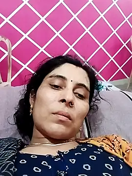 Snapshot of Hot_ree85 chatting on February 19, 11:50 am Hot ree85 online show from February 19, 11:50 am