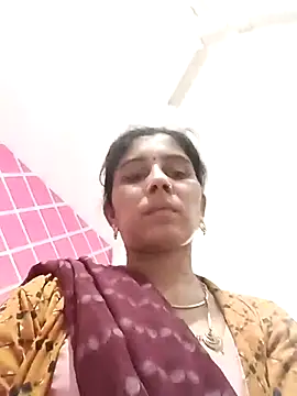 Snapshot of Hot_ree85 chatting on February 21, 4:46 am Hot ree85 online show from February 21, 4:46 am